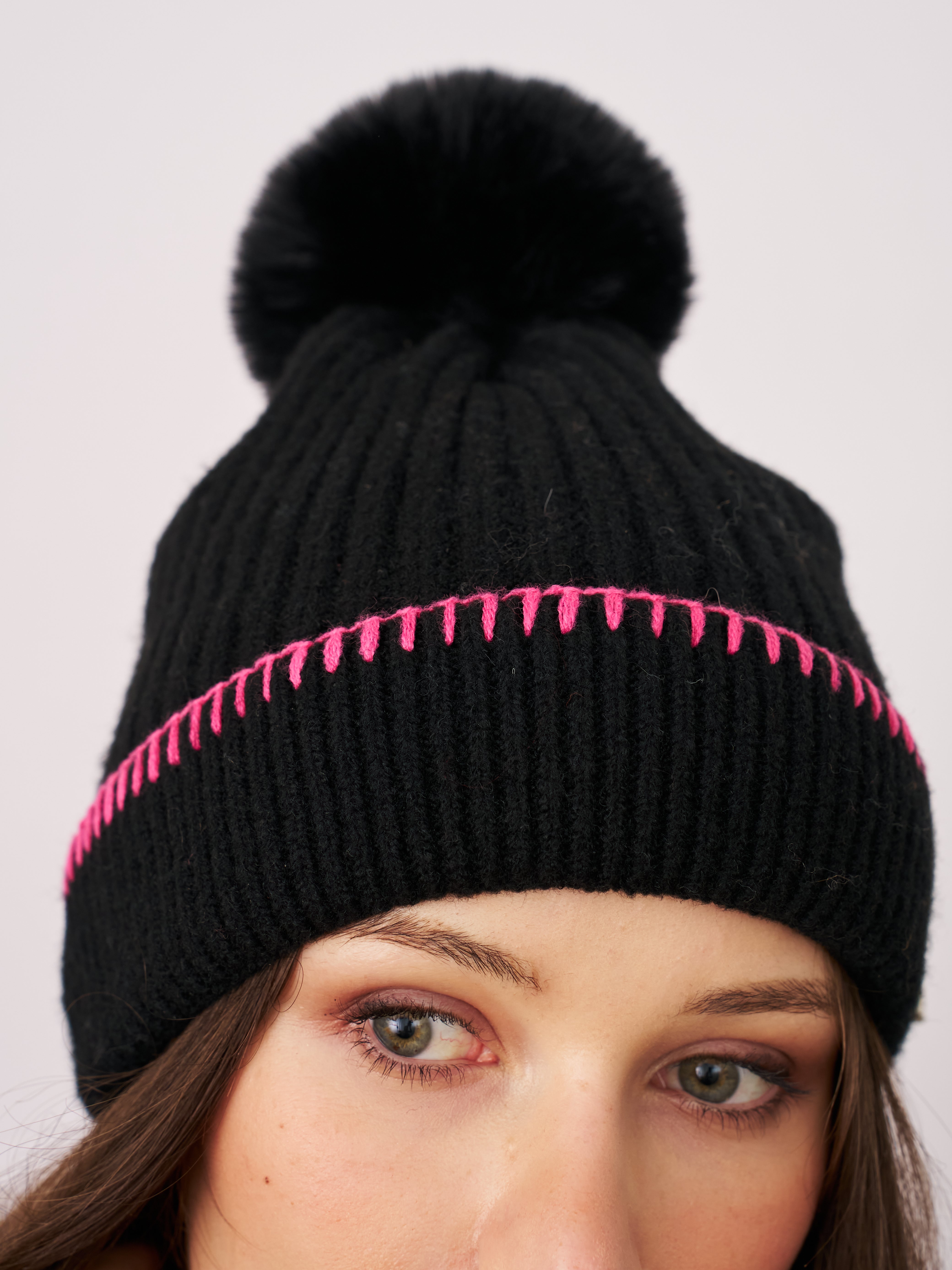 RIBBED POMPOM BEANIE - BLACK/PINK | Vintage Havana Black/Pink