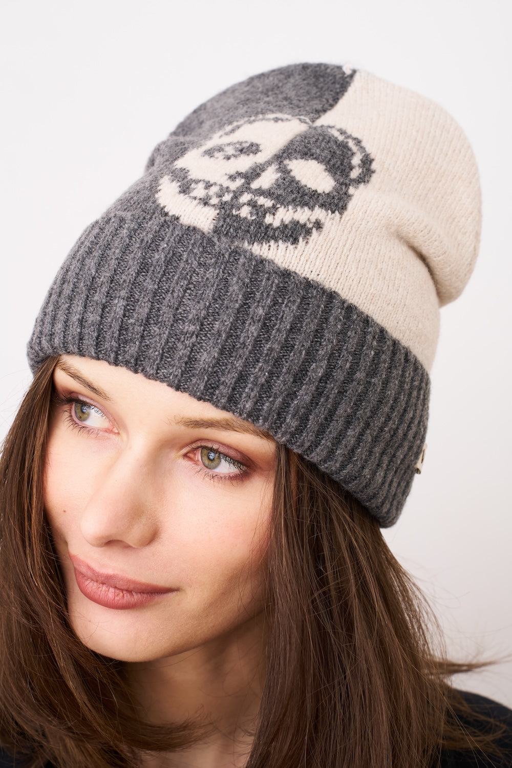 SKULL PATTERN BEANIE | Vintage Havana Charcoal