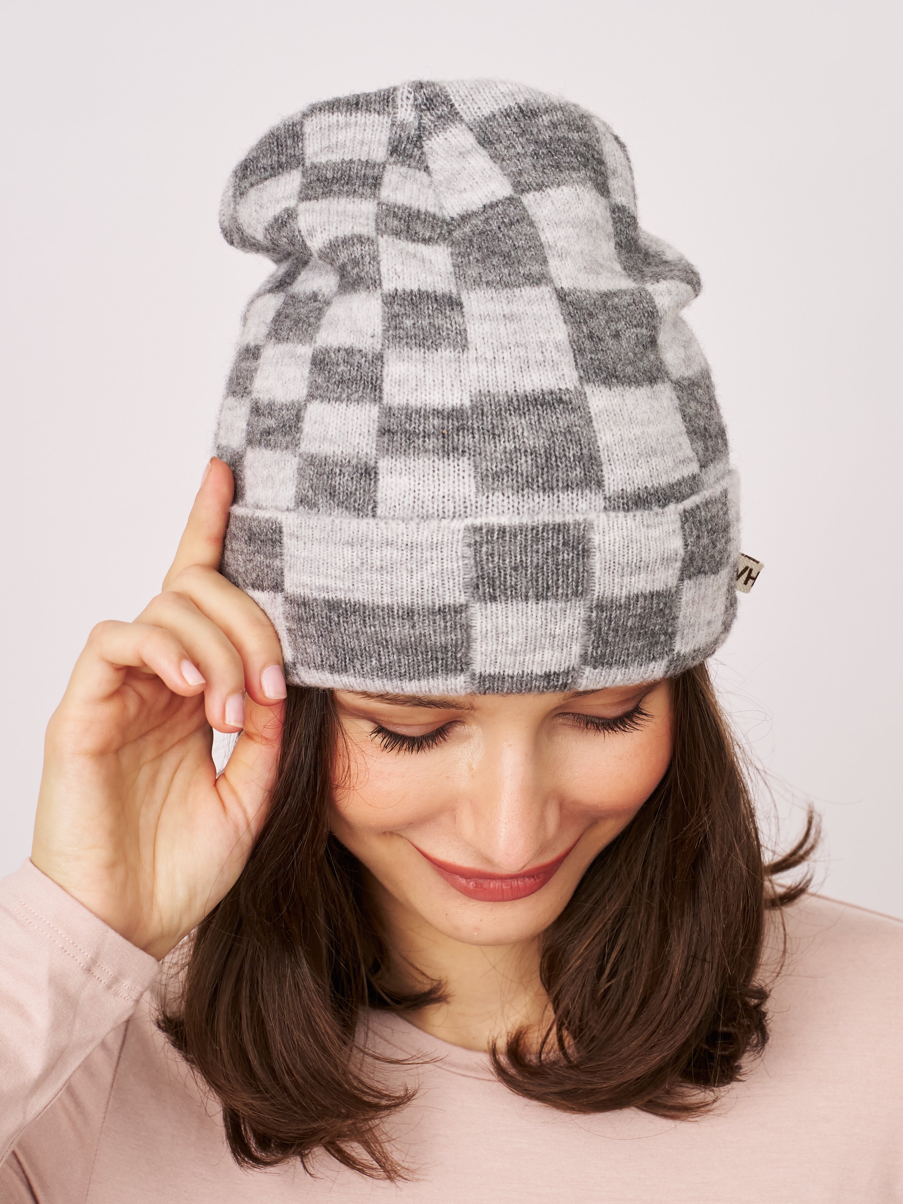 CHECK PATTERN BEANIE - GREY | Vintage Havana Grey