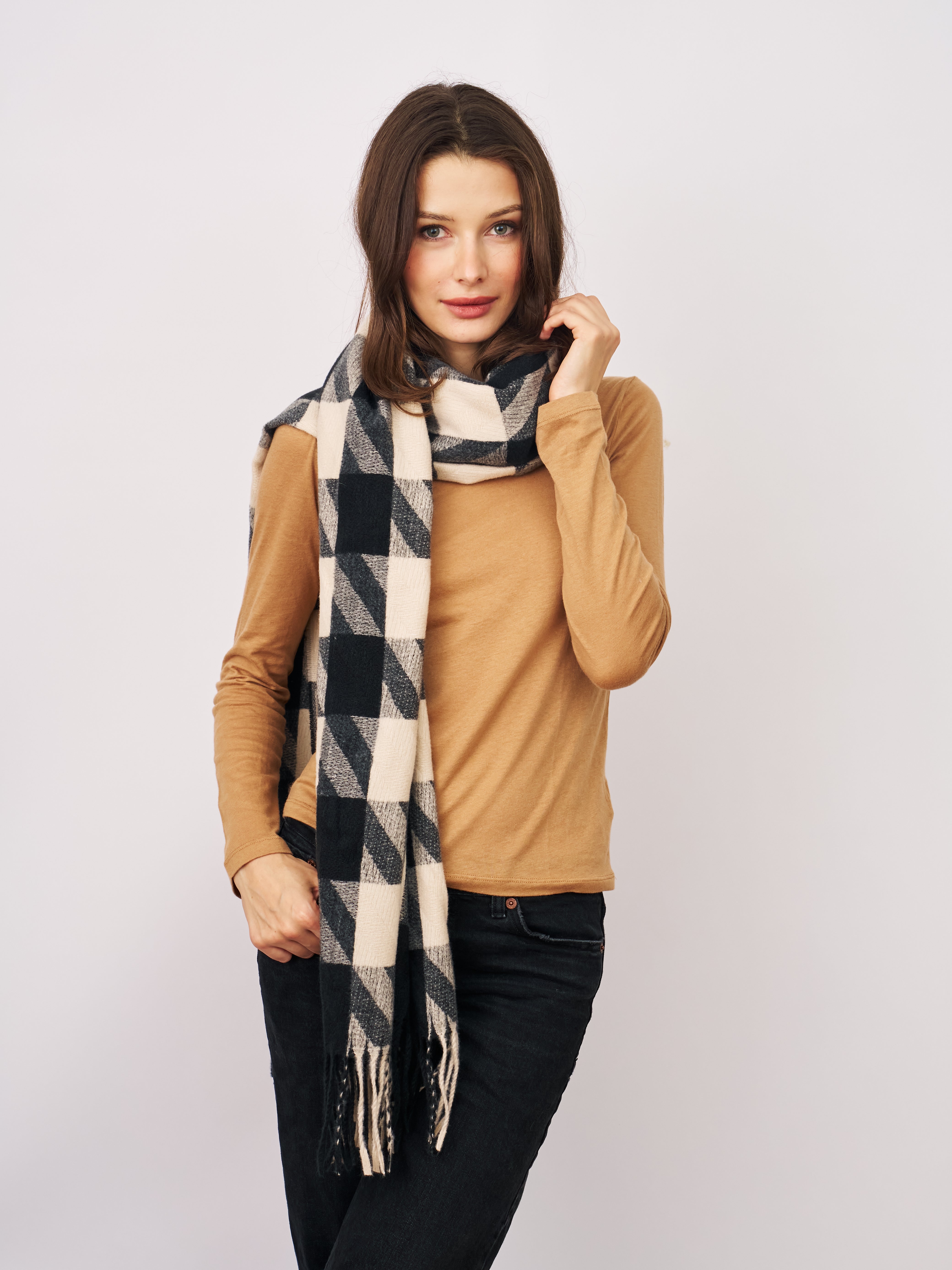 HOUNDSTOOTH TASSEL SCARF - BLACK | Vintage Havana Black