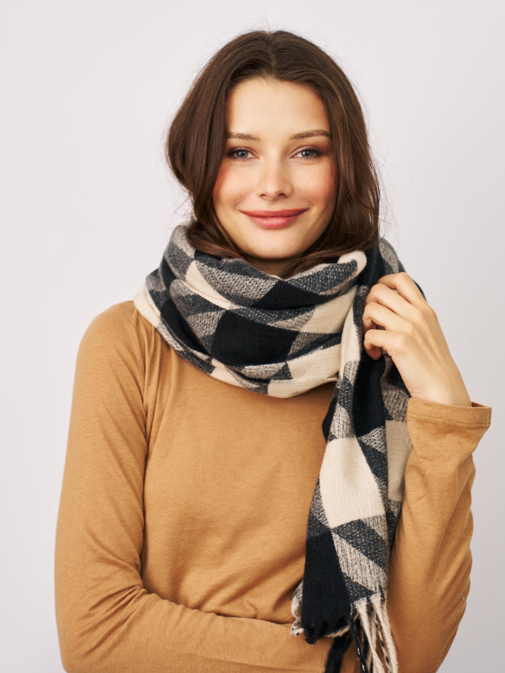 HOUNDSTOOTH TASSEL SCARF - BLACK | Vintage Havana Black