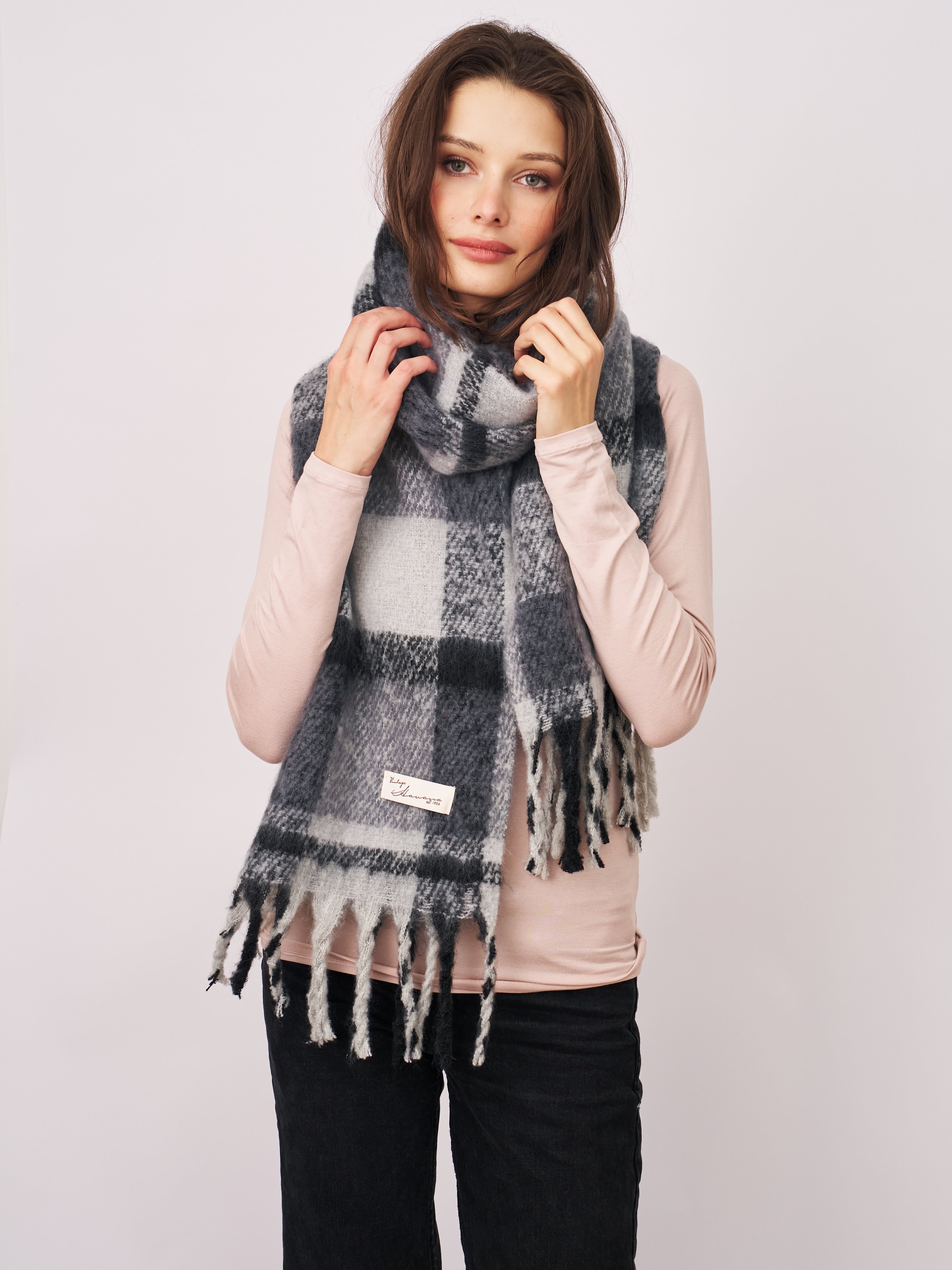 CHECK BRUSH TASSEL SCARF - BLACK | Vintage Havana Black