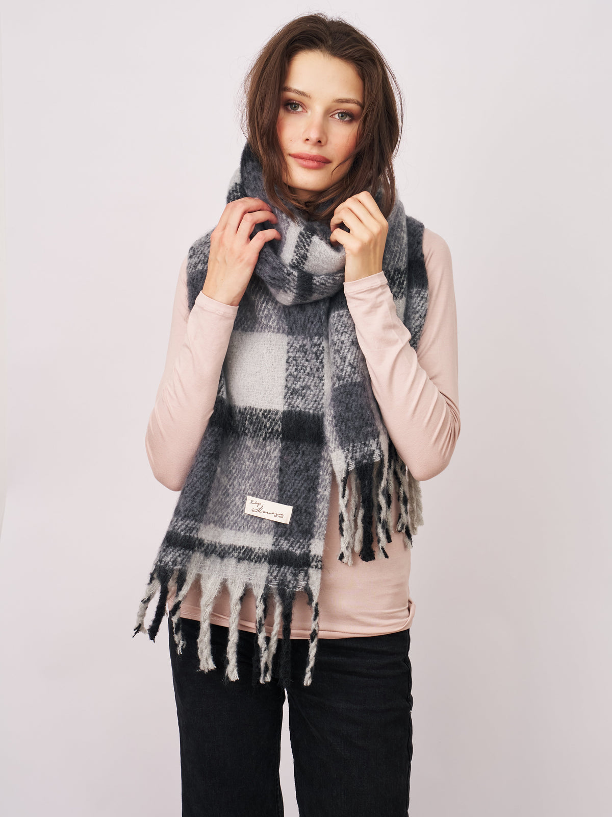 CHECK BRUSH TASSEL SCARF - BLACK | Vintage Havana Black