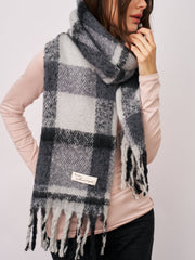 CHECK BRUSH TASSEL SCARF - BLACK | Vintage Havana Black